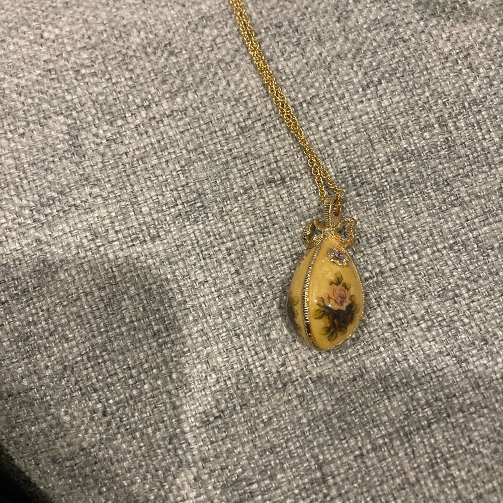 Joan Rivers long vintage necklace